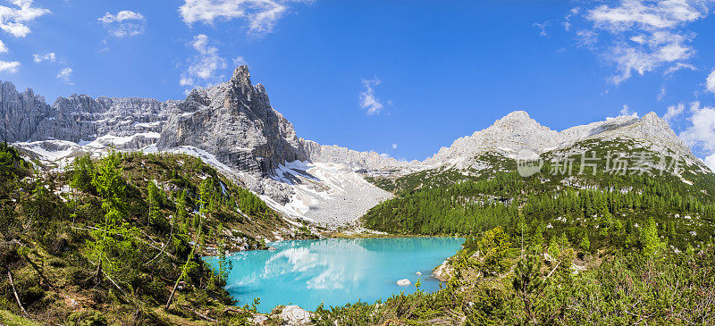 Dito di Dio(上帝的手指)和Dolomites的Sorapiss湖